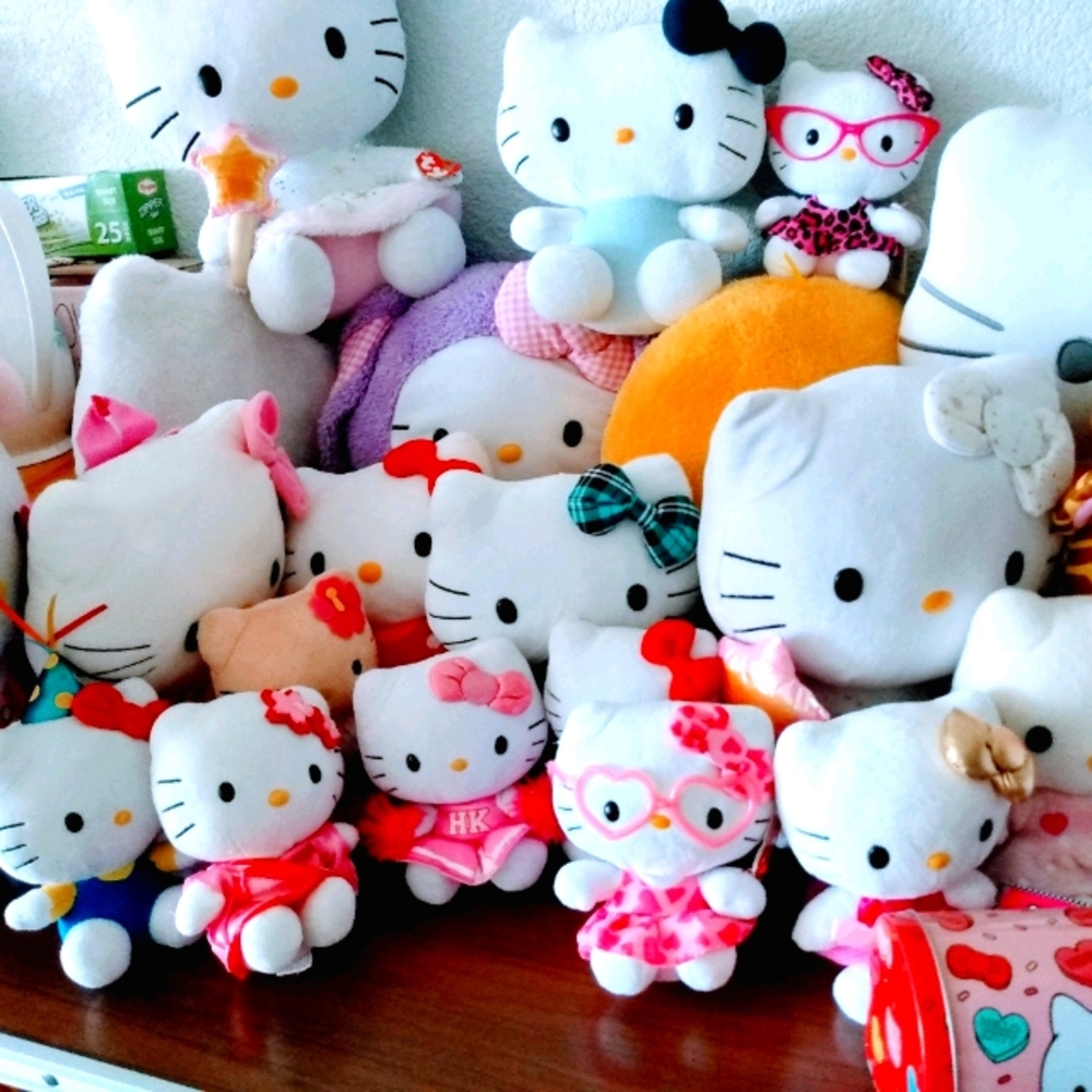 ULTIMATE HELLO KITTY PLUSH BUNDLE